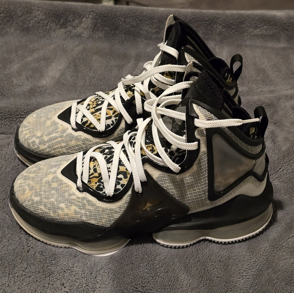 Nike Lebron Men's Size 7 5 New Never Worn